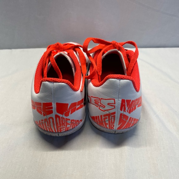 Children’s Adidas soccer shoes. Size 4.5. NOT cleats. EUC - Picture 3 of 6